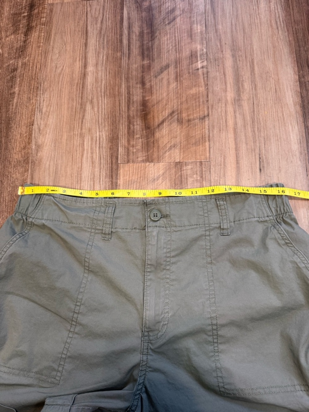 Sanctuary Army Green Utility Roll-Cuff Shorts with Pockets, Size XL - Picture 9 of 12